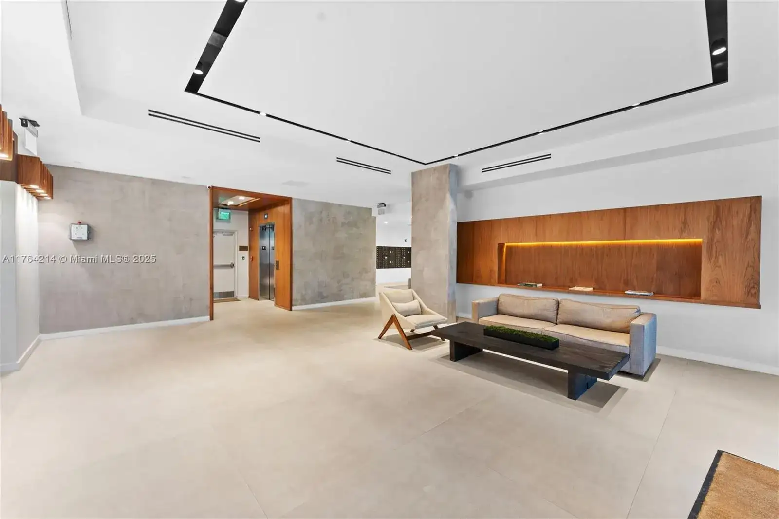 13800 Highland Dr # 302, North Miami Beach FL 33181 photo 4