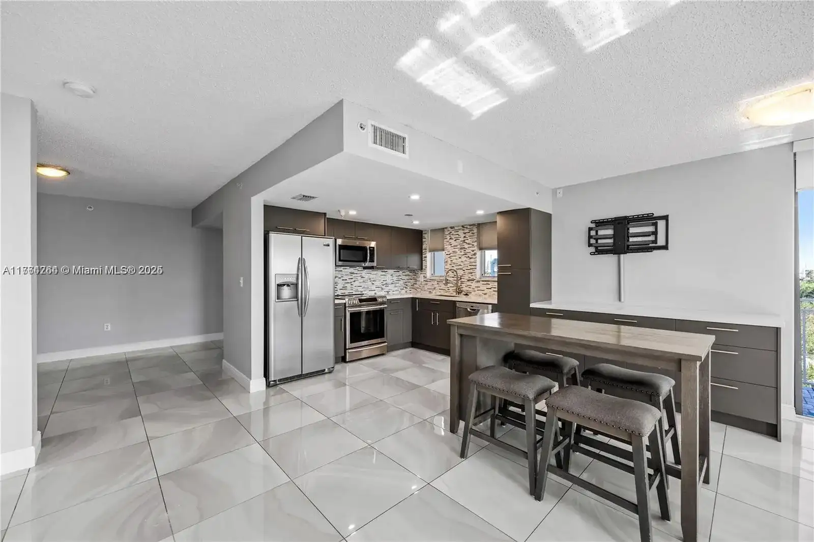 16590 NE 26th Ave # 502, North Miami Beach FL 33160 photo 3
