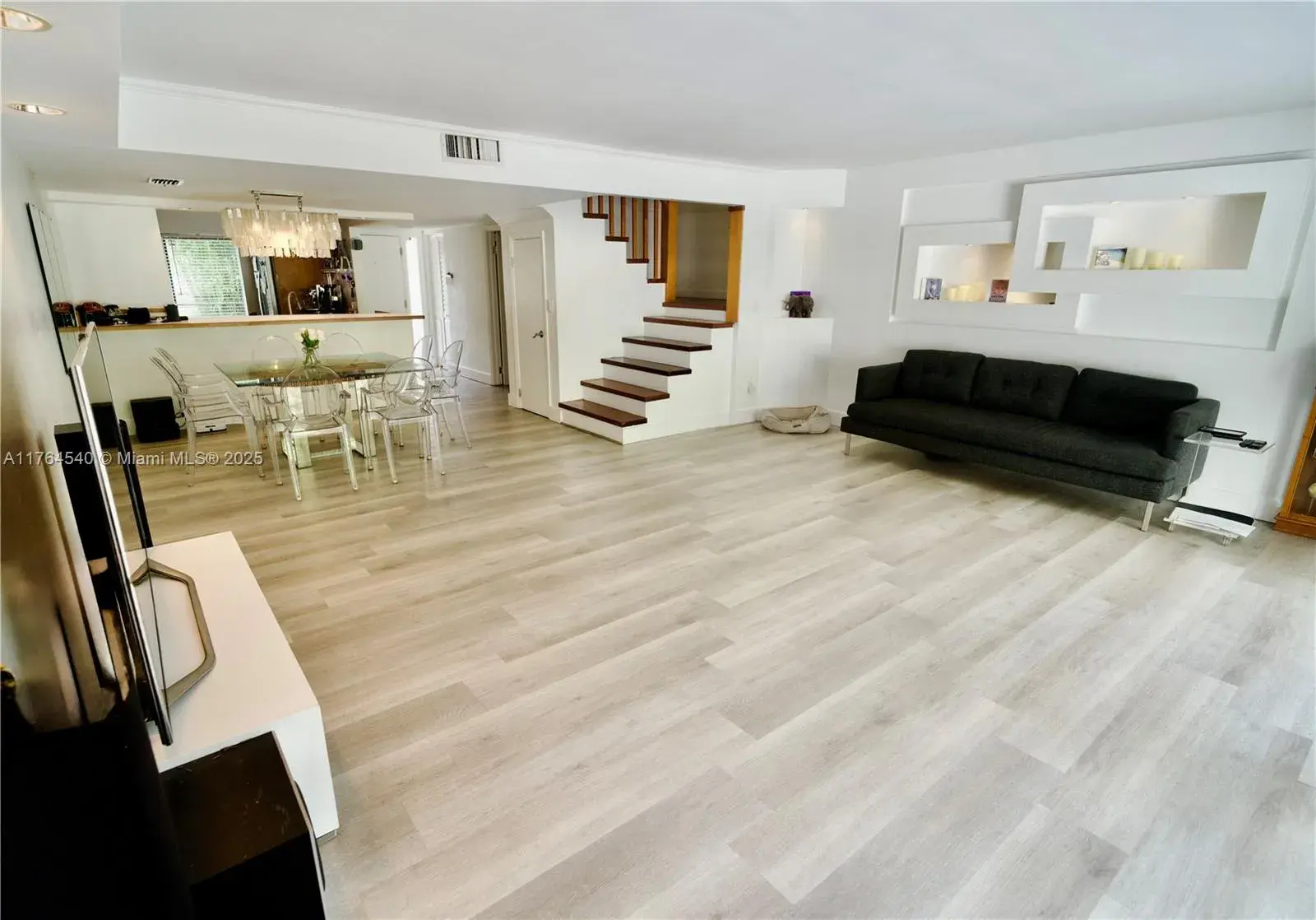 16432 NE 26th Ave # 5, North Miami Beach FL 33160