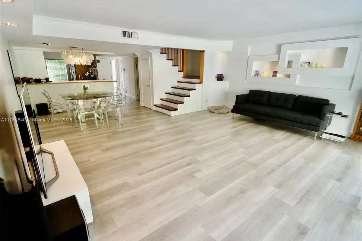 16432 NE 26th Ave # 5, North Miami Beach FL 33160