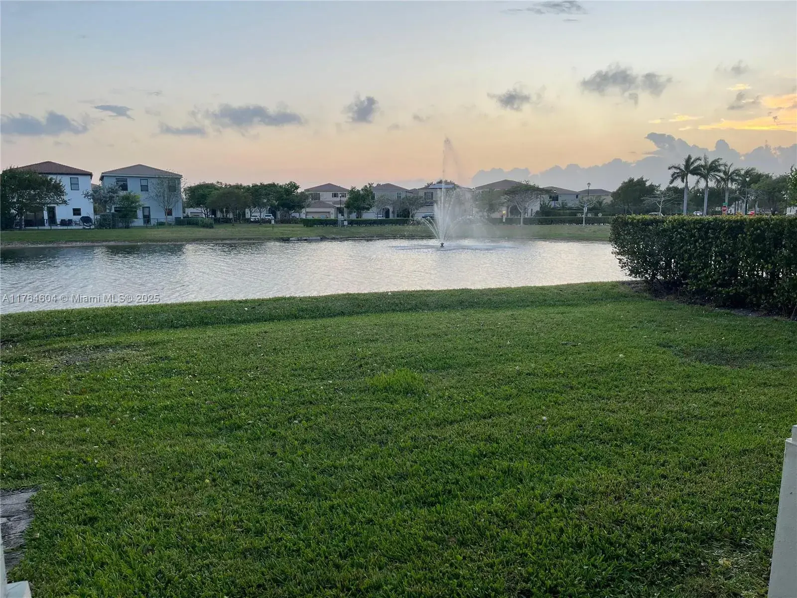 616 NE 193rd St, Miami FL 33179 photo 4