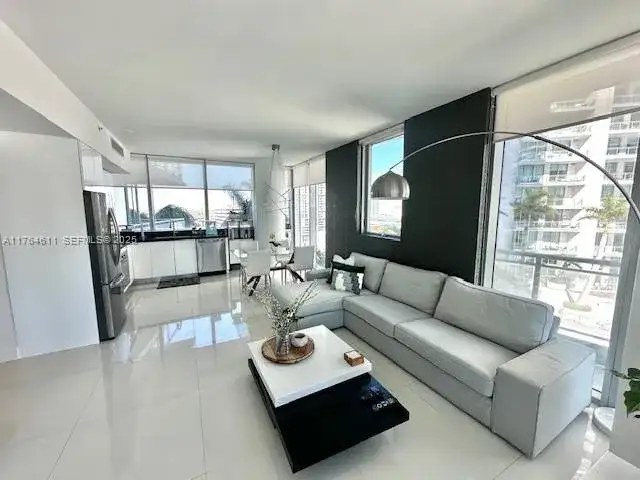 92 SW 3rd St # 1410, Miami FL 33130 photo 2