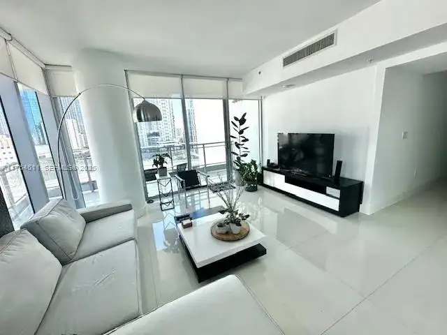 92 SW 3rd St # 1410, Miami FL 33130 photo 4