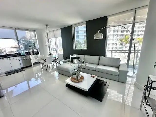92 SW 3rd St # 1410, Miami FL 33130 photo 5