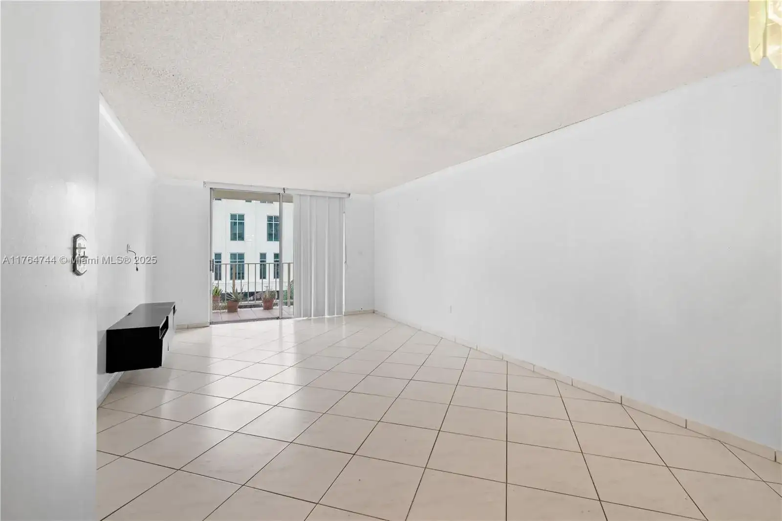 4675 W 18th Ct # 401, Hialeah FL 33012 photo 3