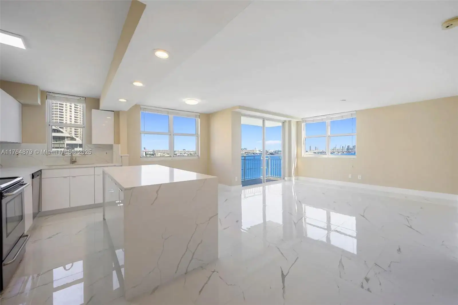 770 Claughton Island Dr # 1215, Miami FL 33131 photo 2