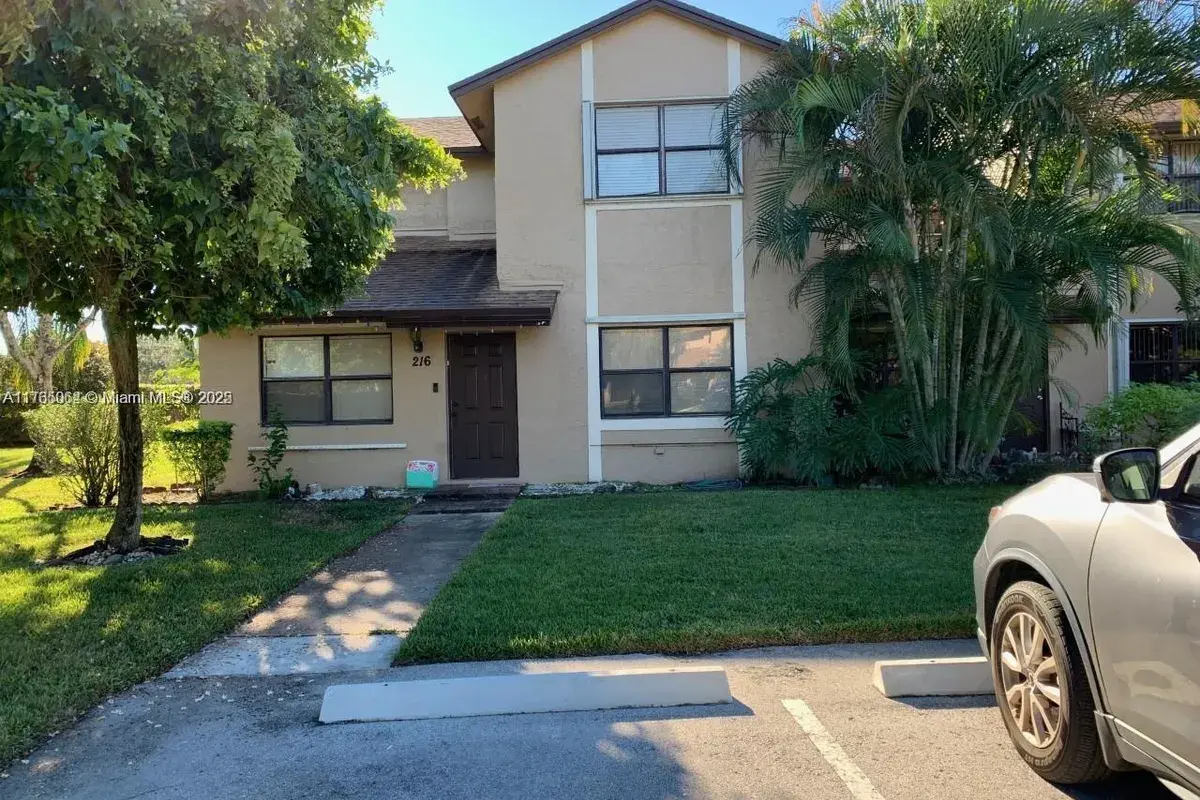 216 Lakeside Cir, Sunrise FL 33326