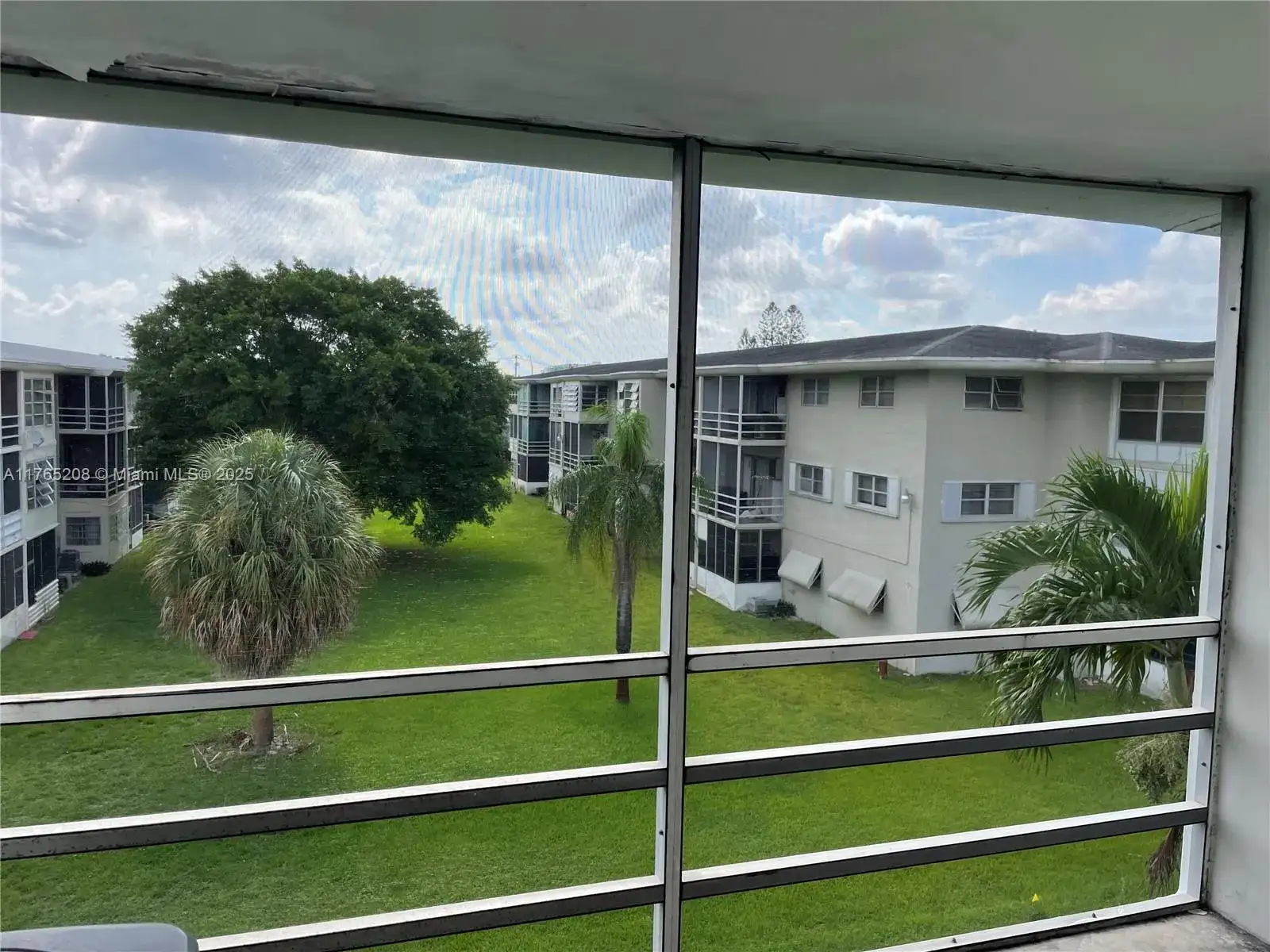 4750 NW 10th Ct # 310, Plantation FL 33313 photo 3