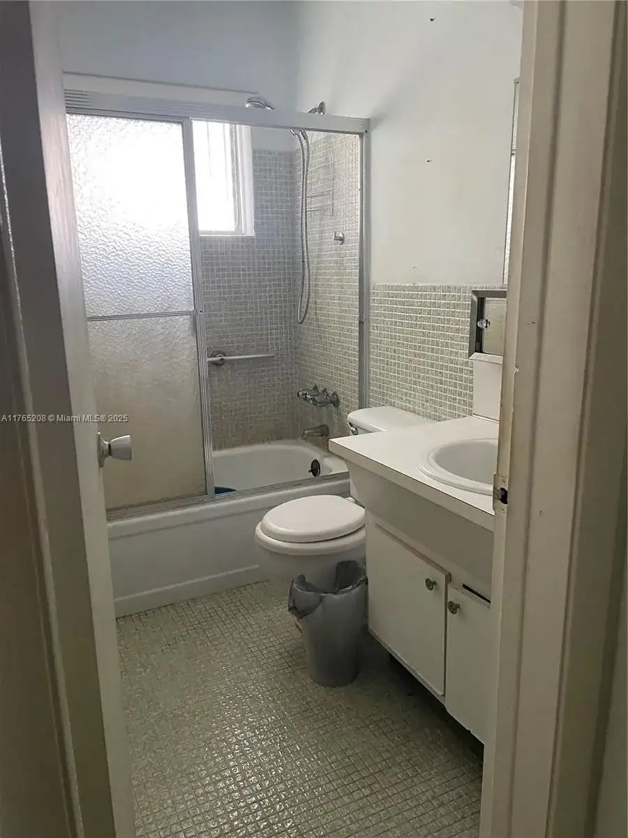 4750 NW 10th Ct # 310, Plantation FL 33313 photo 5