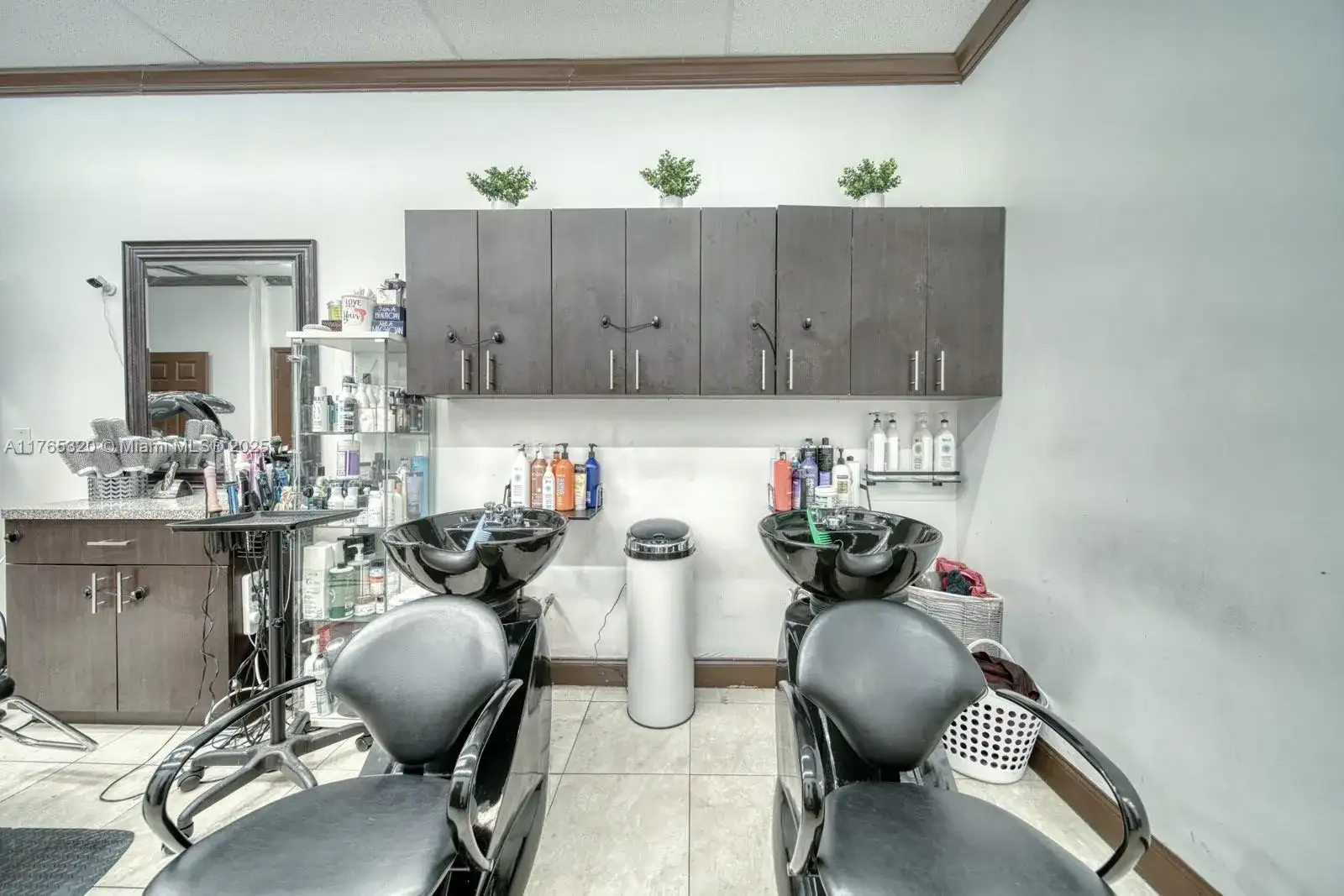 Beauty Salon For Sale On 8th St, Miami FL 33184 photo 4