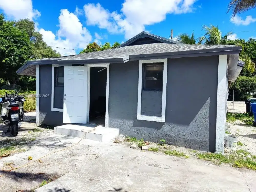 900 NW 80th St, Miami FL 33150 photo 3