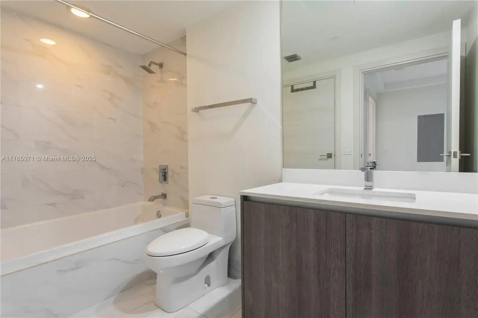 801 S Miami Ave # 1609, Miami FL 33130 photo 3