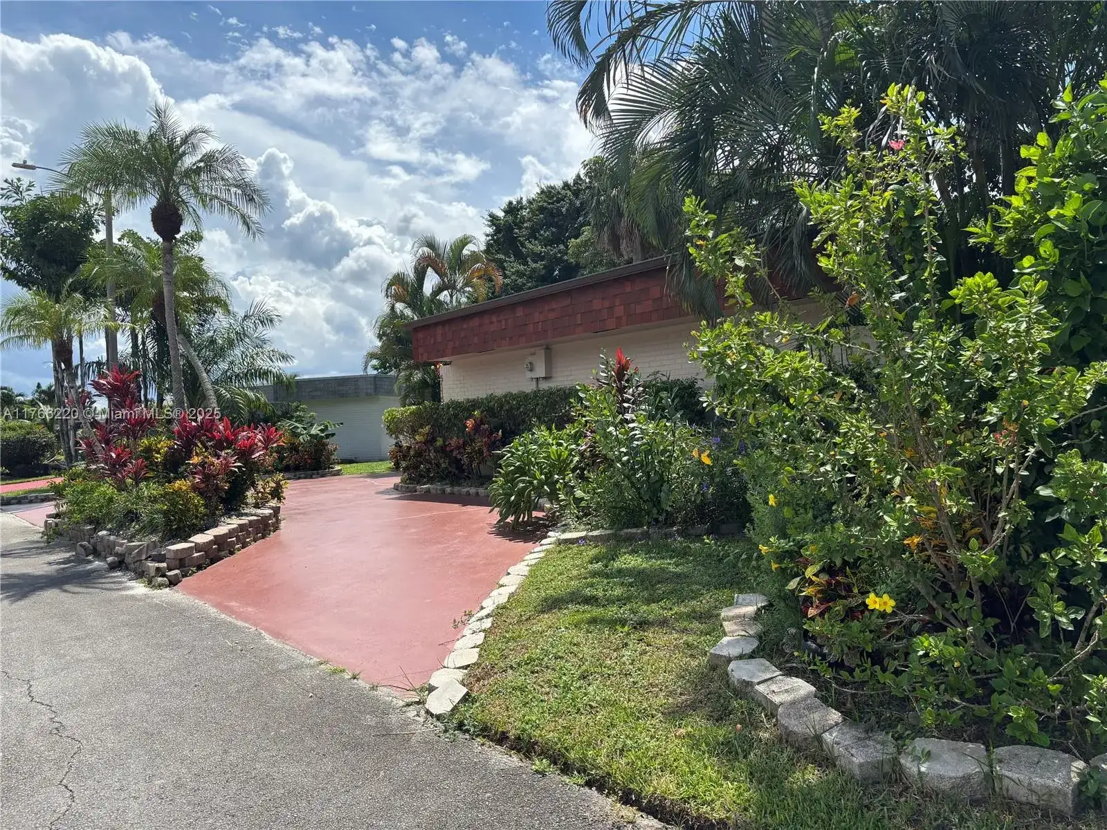 5115 Yellow Pine Ln, Tamarac FL 33319 photo 3