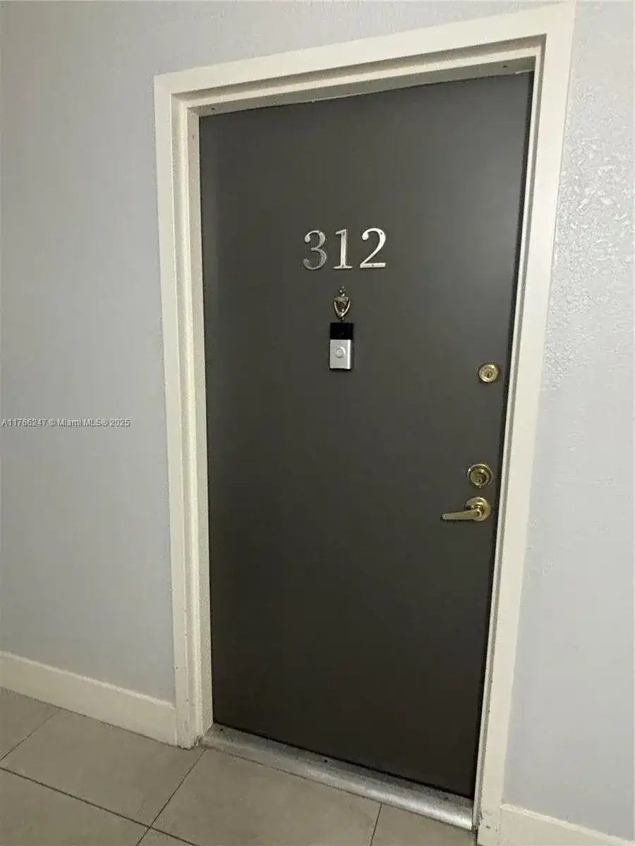 9350 Fontainebleau Blvd # 312, Miami FL 33172 photo 2