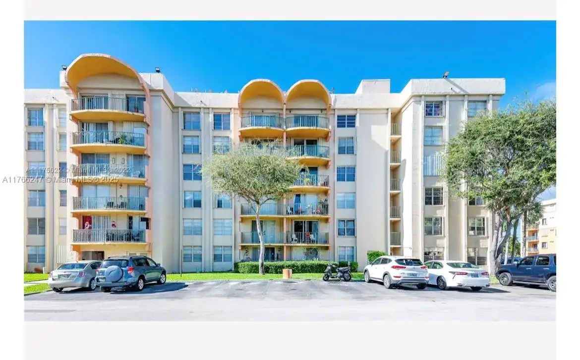 9350 Fontainebleau Blvd # 312, Miami FL 33172 photo 4