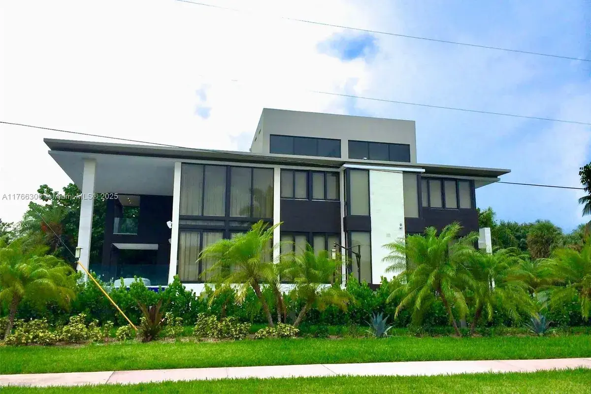 610 Harbor Cir, Key Biscayne FL 33149