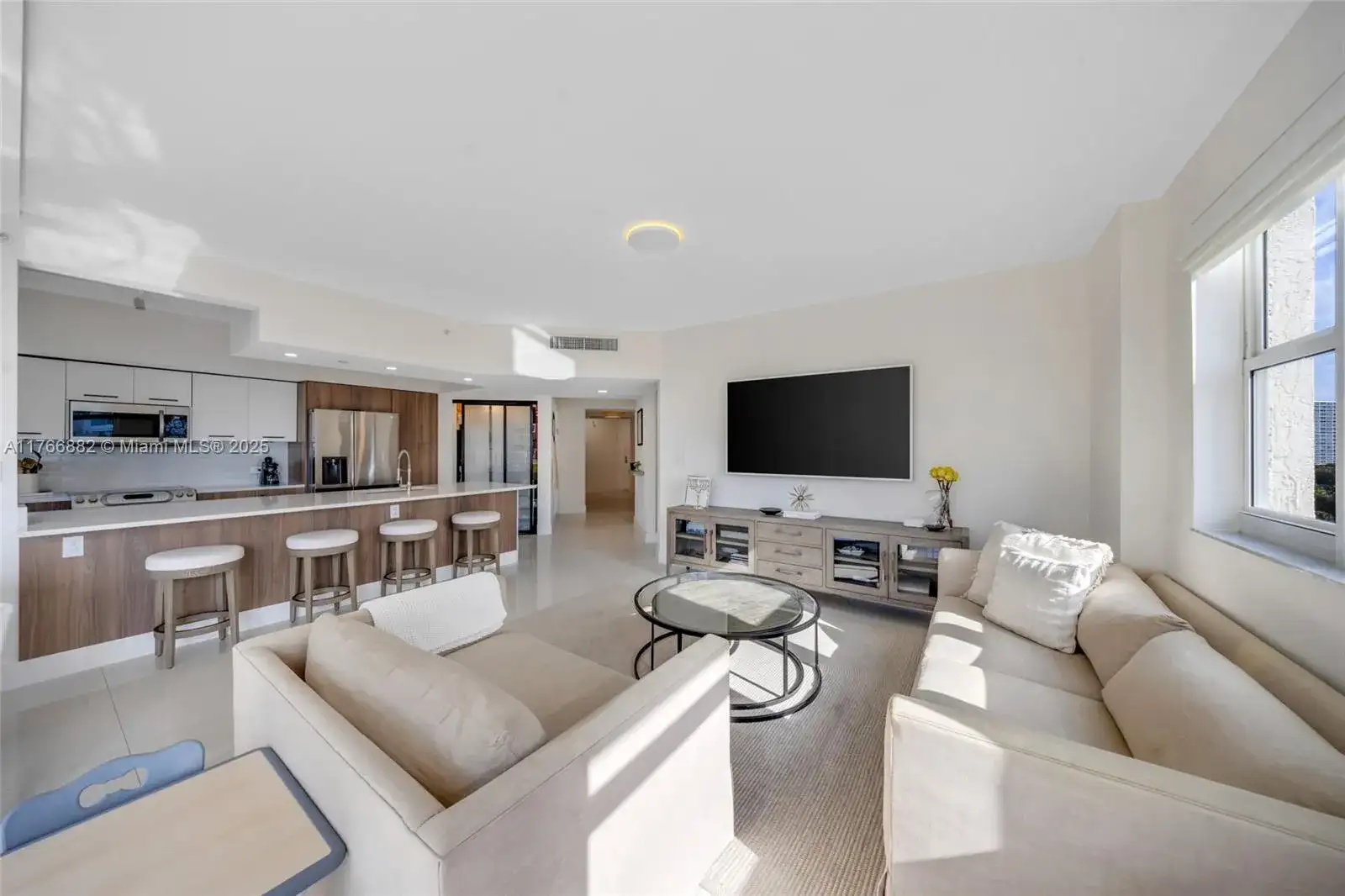 20000 E Country Club Dr, Aventura FL 33180 photo 2