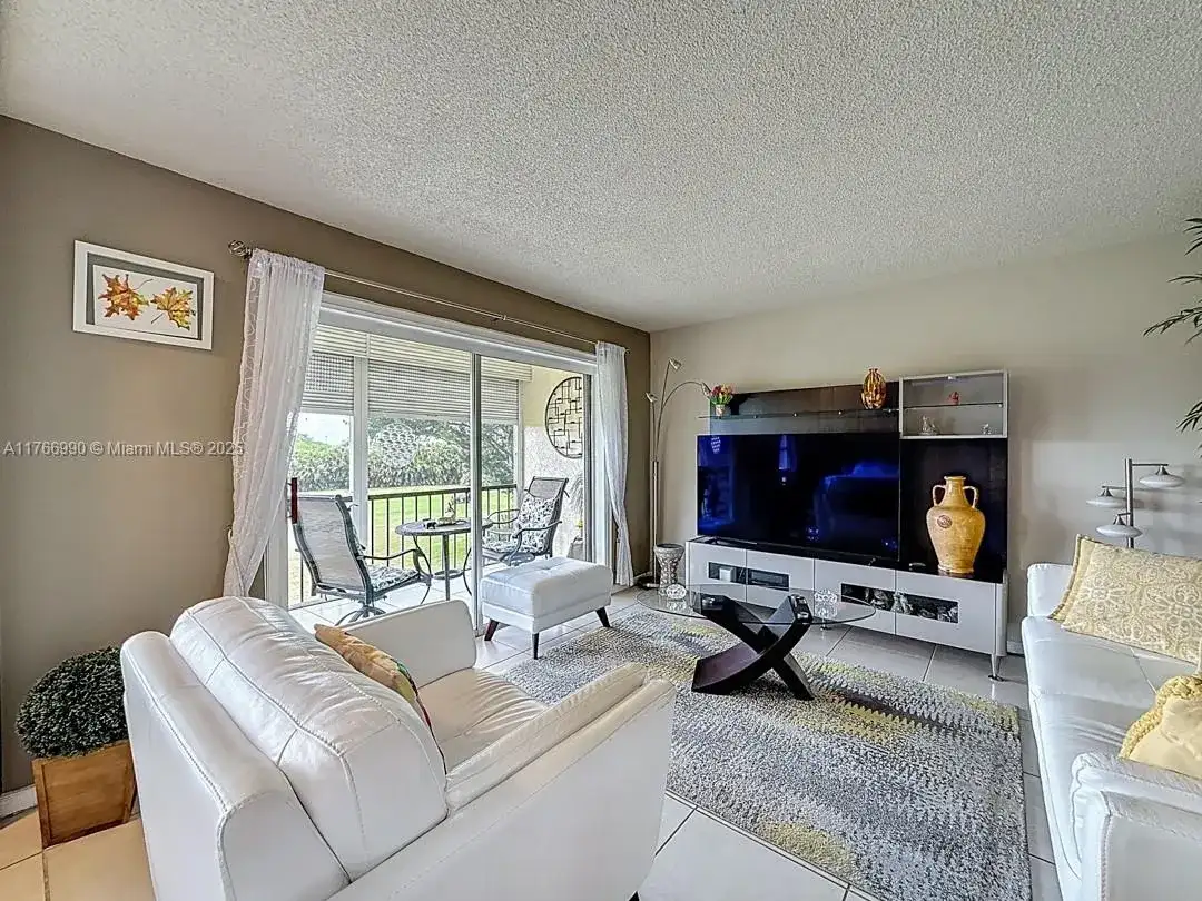 9411 N Hollybrook Lake Dr # 304, Pembroke Pines FL 33025 photo 2