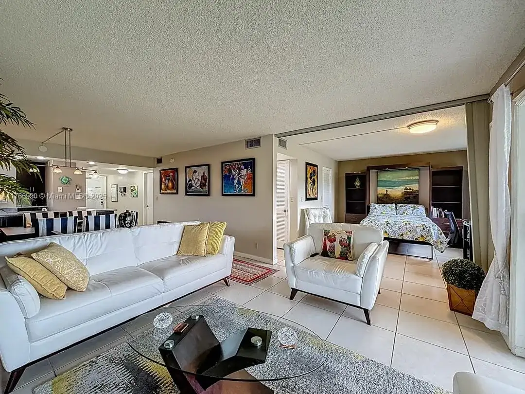 9411 N Hollybrook Lake Dr # 304, Pembroke Pines FL 33025 photo 4