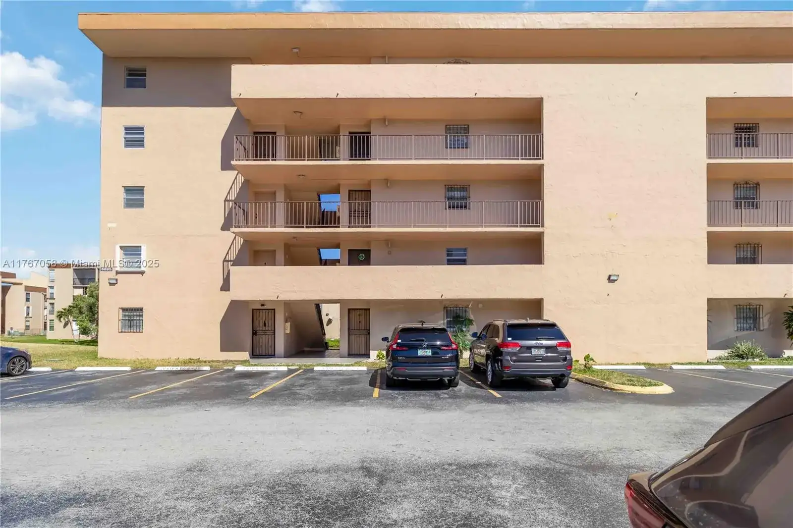 8895 Fontainebleau Blvd # 504, Miami FL 33172 photo 2
