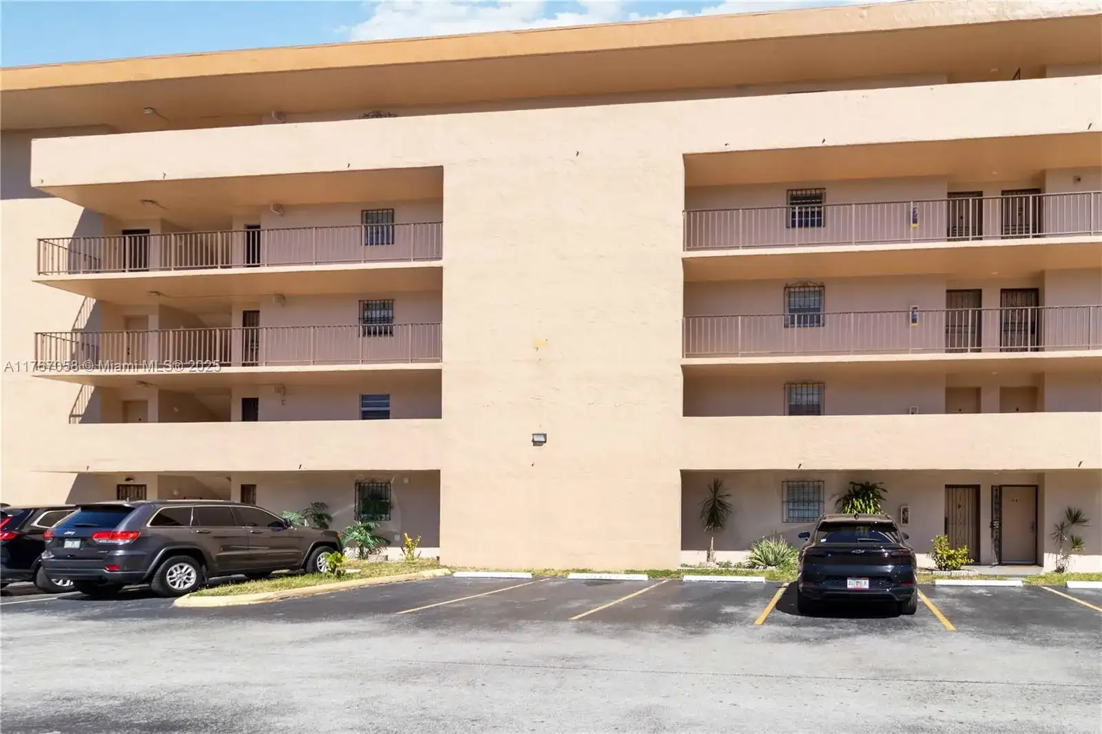 8895 Fontainebleau Blvd # 504, Miami FL 33172 photo 3
