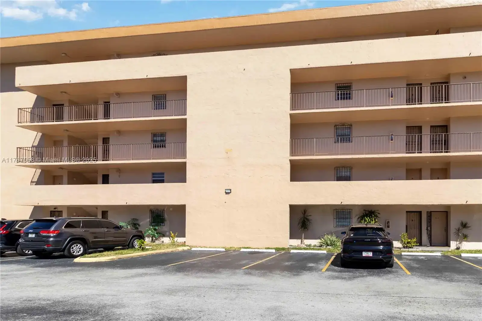 8895 Fontainebleau Blvd # 504, Miami FL 33172 photo 4