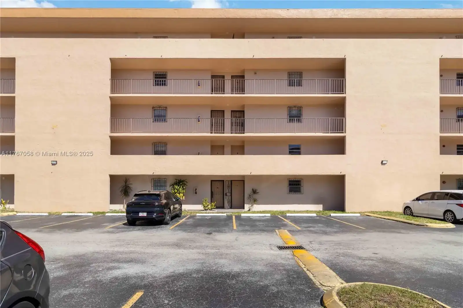 8895 Fontainebleau Blvd # 504, Miami FL 33172 photo 5