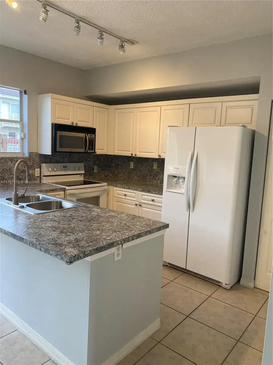 5240 NW 109th Ave # 5, Doral FL 33178 photo 2