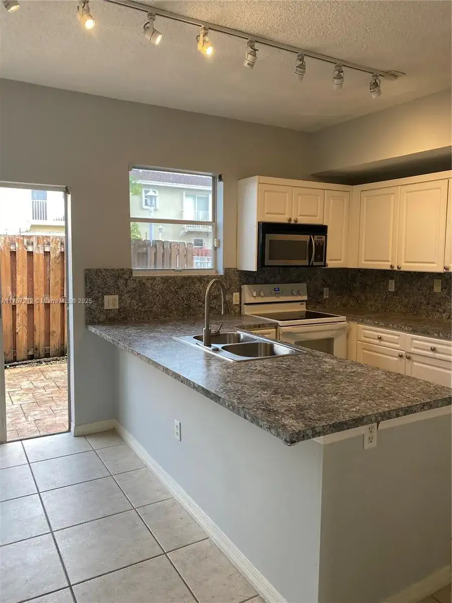 5240 NW 109th Ave # 5, Doral FL 33178 photo 3
