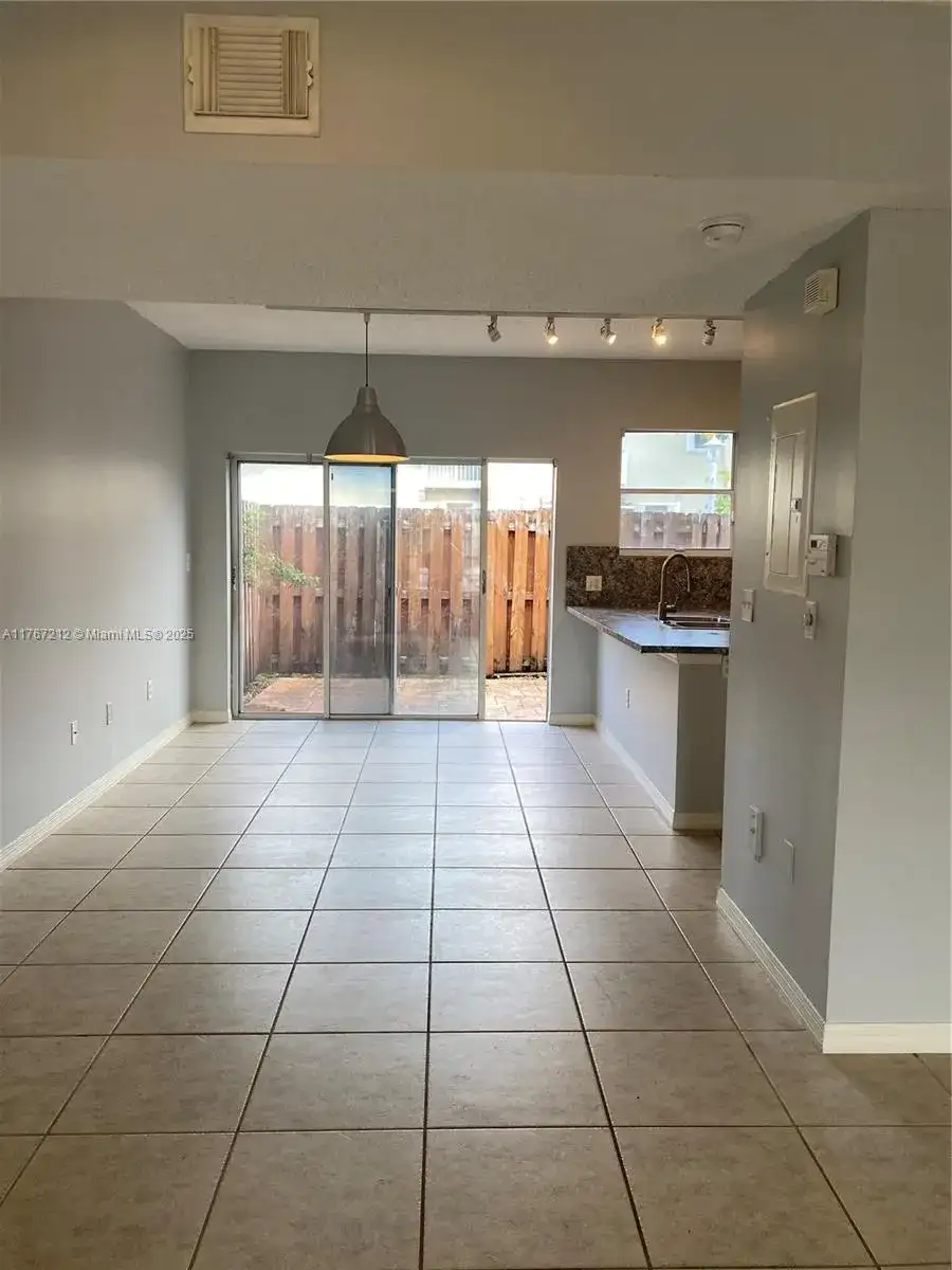 5240 NW 109th Ave # 5, Doral FL 33178 photo 4