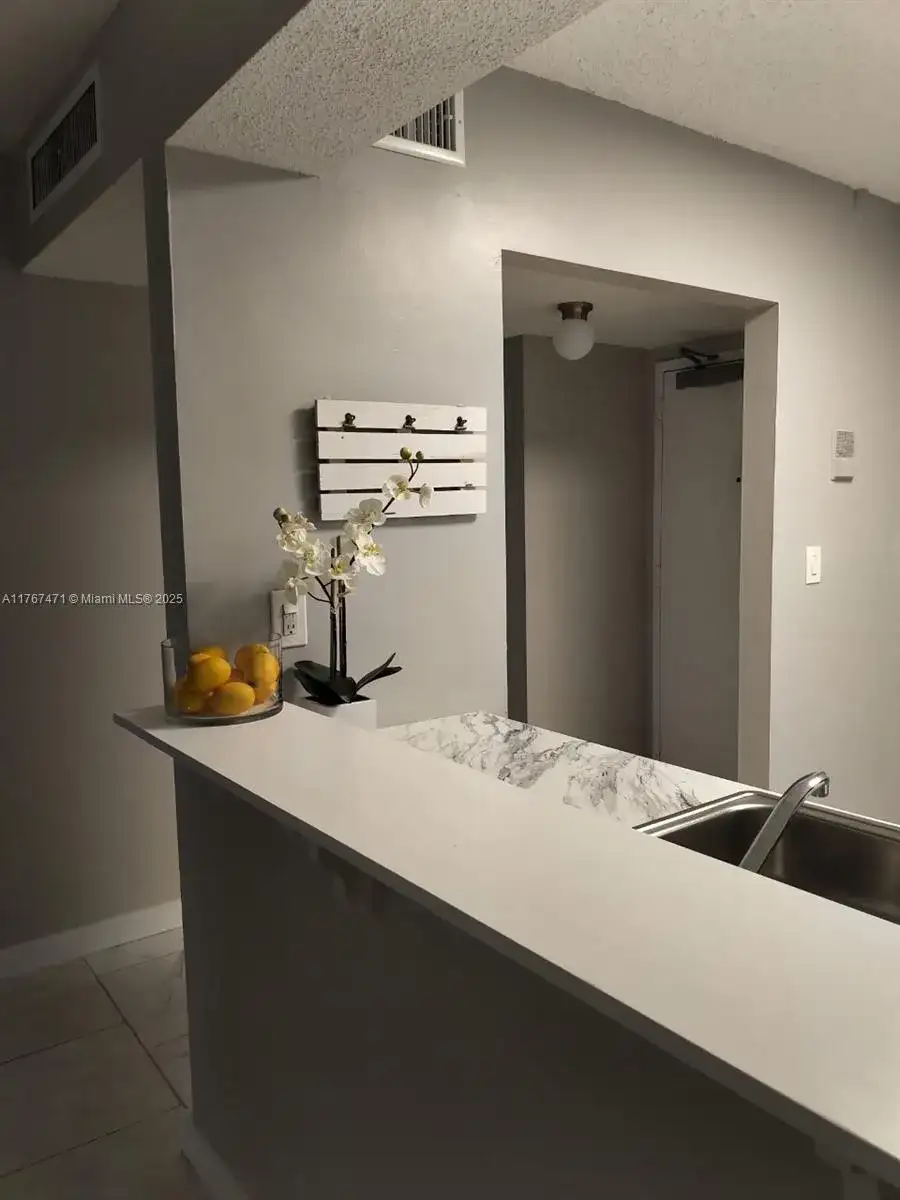 16465 NE 22nd Ave # 114, North Miami Beach FL 33160 photo 4