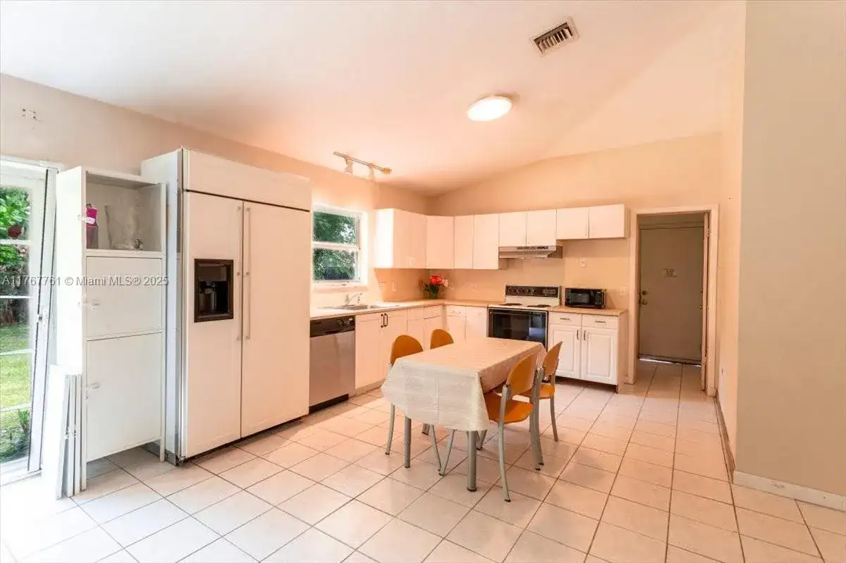 9055 SW 158th St, Palmetto Bay FL 33157 photo 4