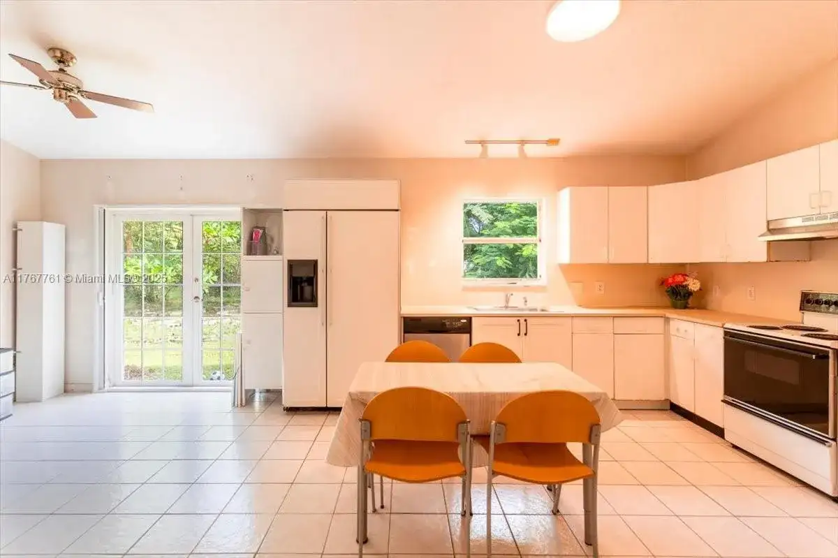 9055 SW 158th St, Palmetto Bay FL 33157 photo 5