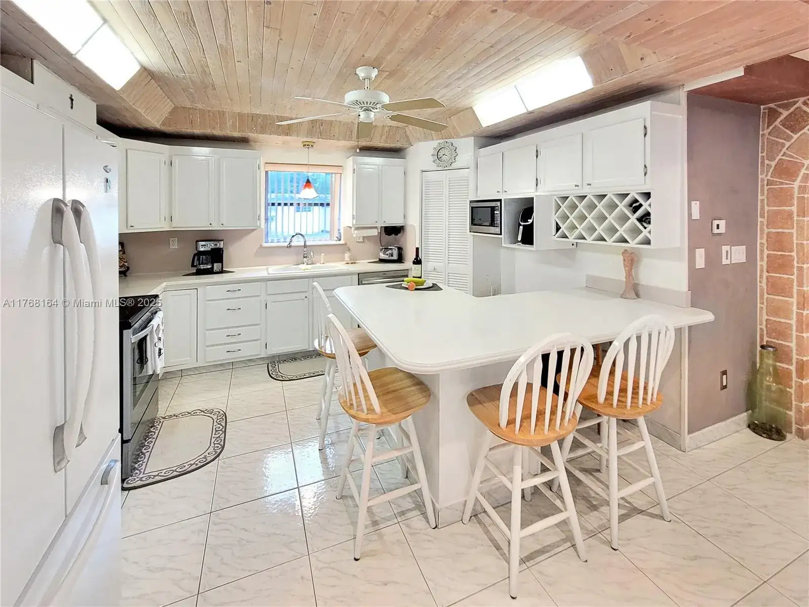 2455 NE 137th St, North Miami Beach FL 33181 photo 5
