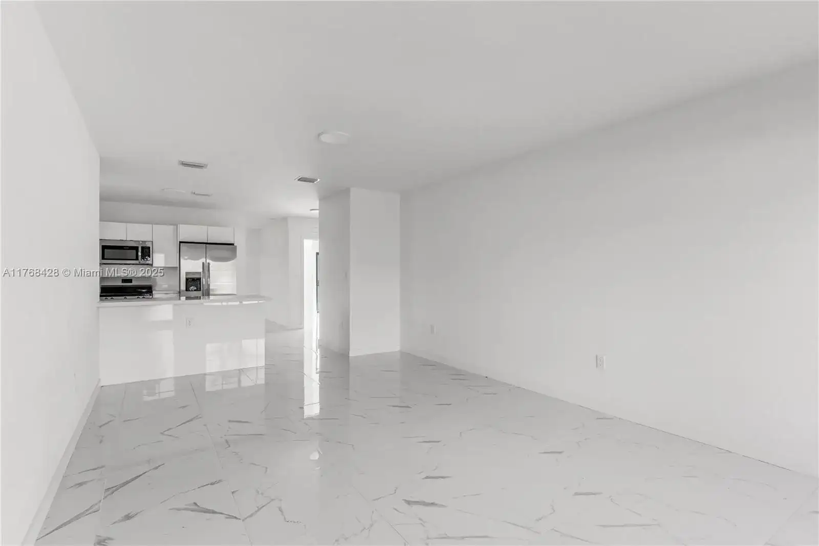 634 SW 7th St, Homestead FL 33030 photo 2