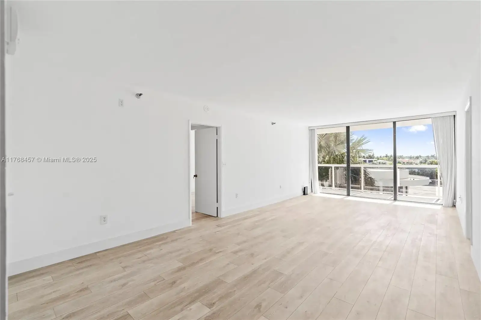 20505 E Country Club Dr # 434, Aventura FL 33180 photo 2