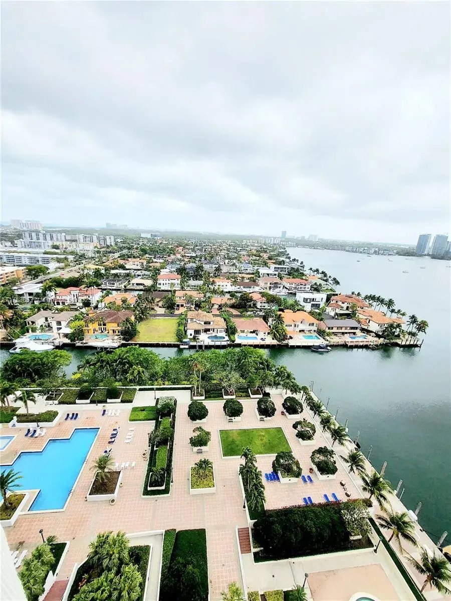 1000 W Island Blvd # 2002, Aventura FL 33160