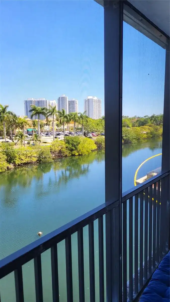 3401 N Country Club Dr # 402, Aventura FL 33180 photo 3