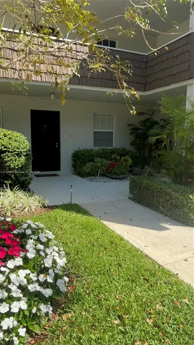 4017 N Cypress Dr # 102, Pompano Beach FL 33069 photo 2