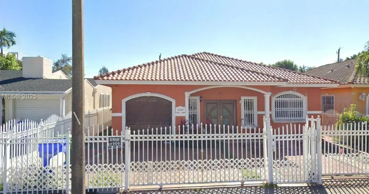 2250 SW 4th St, Miami FL 33135