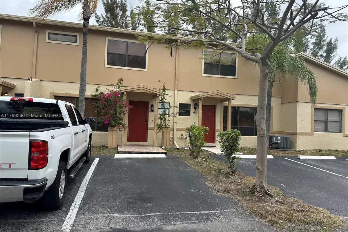 3370 Beau Rivage Dr # B8, Pompano Beach FL 33064