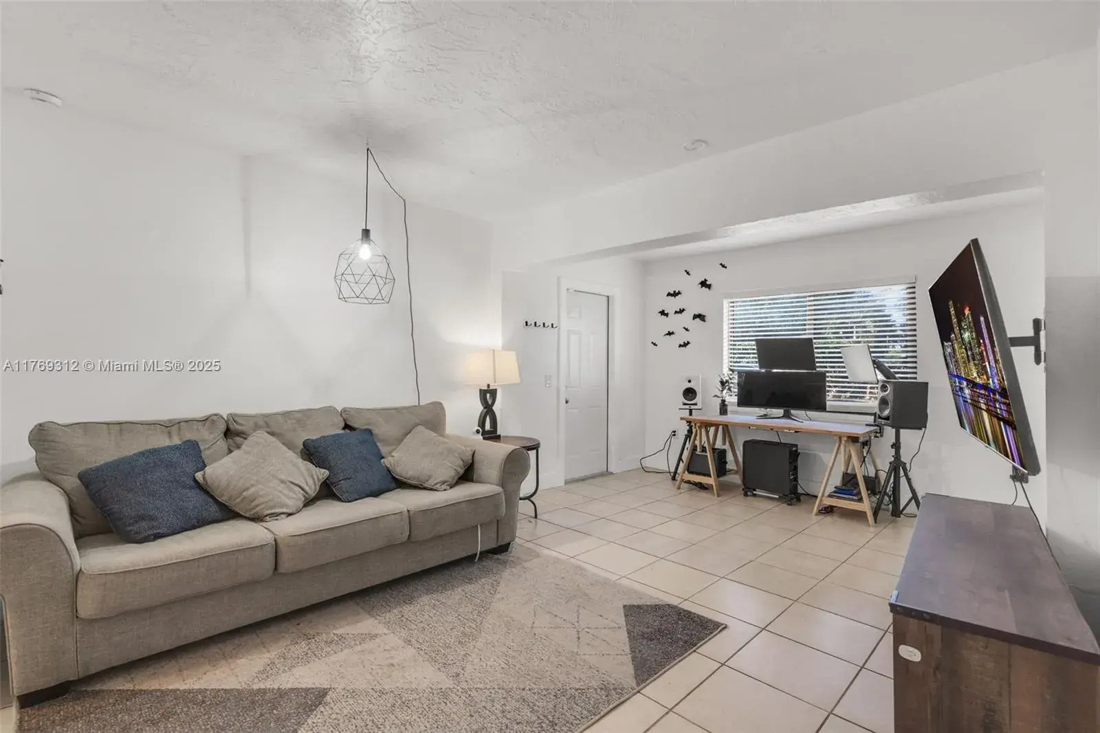 5844 Garfield St, Hollywood FL 33021