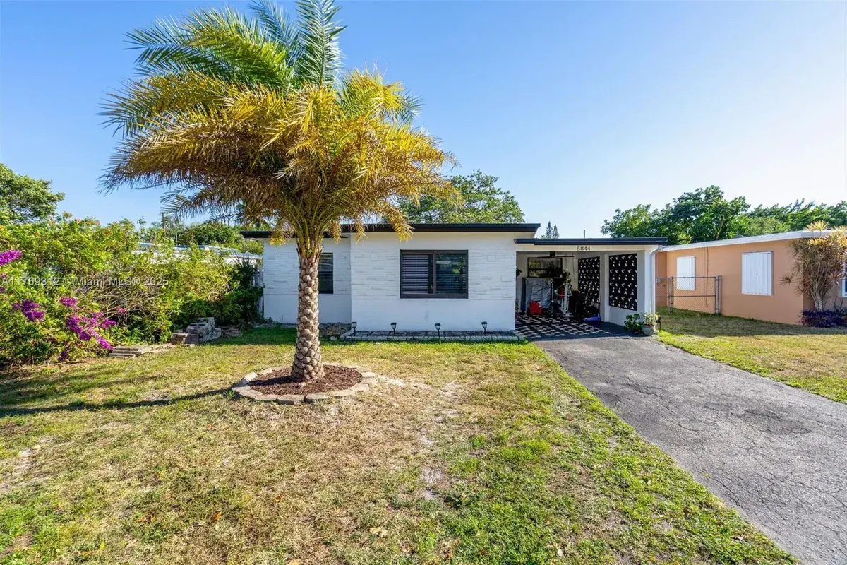 5844 Garfield St, Hollywood FL 33021