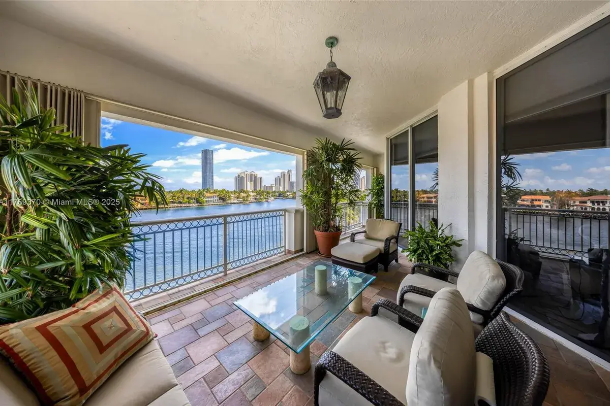 19925 NE 39th Pl # 402, Aventura FL 33180