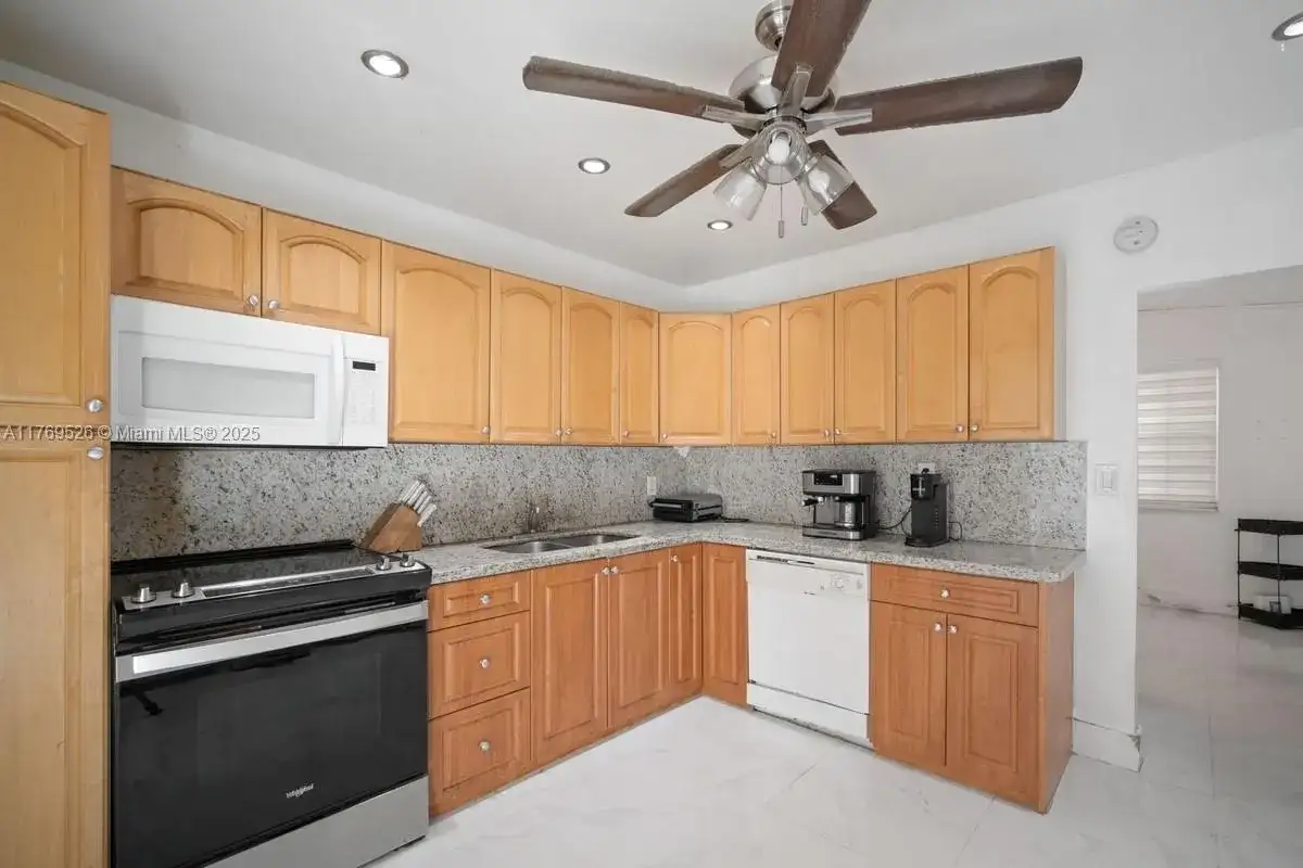 121 Edmund Rd, West Park FL 33023 photo 2