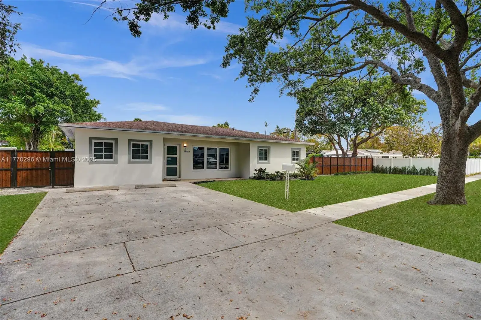 2125 Alamanda Dr, North Miami FL 33181 photo 5