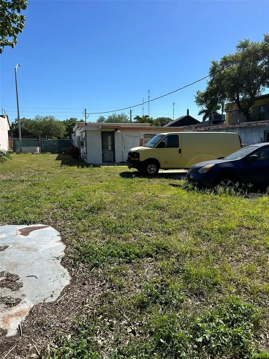 5911 W Hallandale Beach Blvd, West Park FL 33023 photo 2