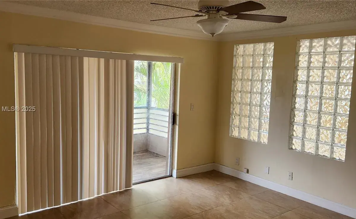 2810 Riverside Dr # 4, Coral Springs FL 33065