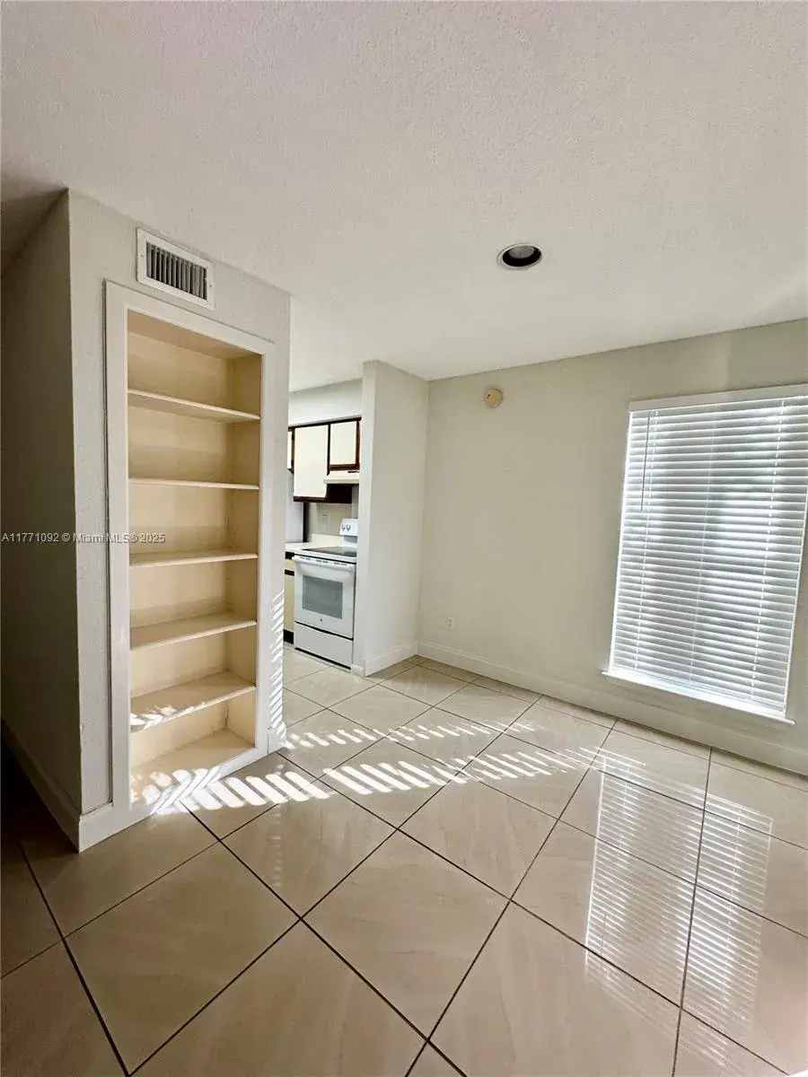 915 Riverside Dr # 513, Coral Springs FL 33071