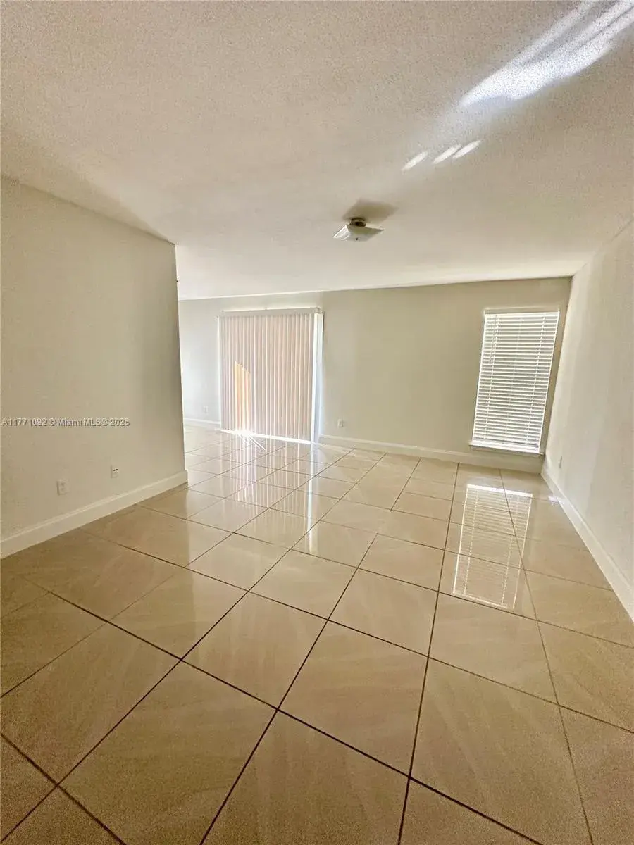 915 Riverside Dr # 513, Coral Springs FL 33071
